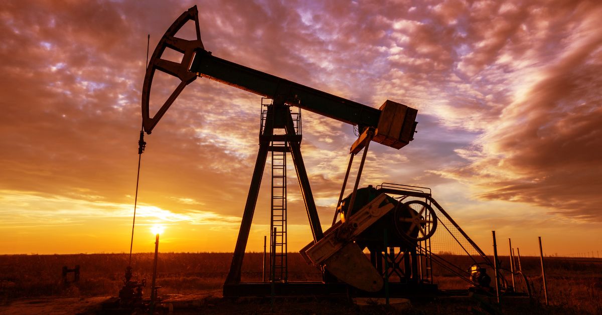 Harga Minyak Naik, Investor Beralih dari Emas