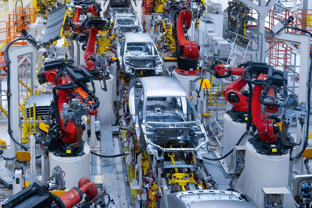 PMI Manufaktur Agustus Kontraksi, DPR Soroti Risiko PHK